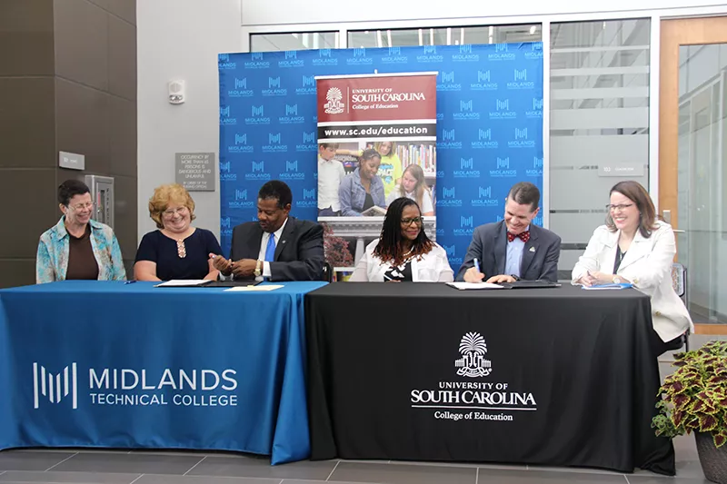 Picture of Midlands Technical College and University of South Carolina representatives signing articulation agreement