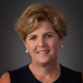 Dr. Lauren Holland headshot